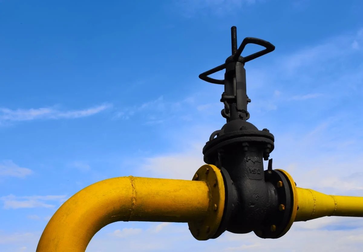 Логотипи компаній ДТЕК і Halliburton як символ співпраці у видобутку газу