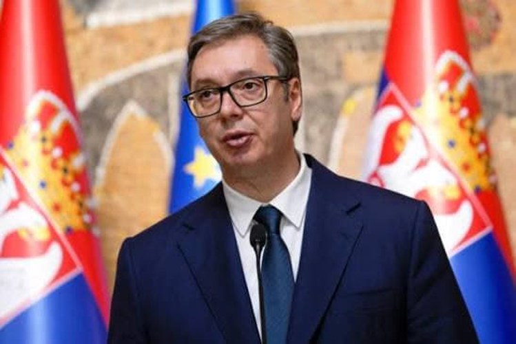 Президент Сербії Александар Вучич під час спілкування із сербськими журналістами після саміту у Києві