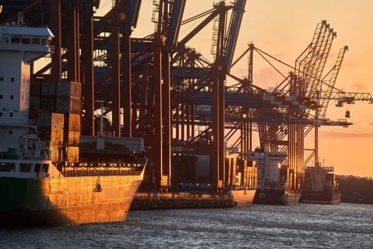 Азовське море та судноплавні артерії, що з'єднують річку Дон з Азовським і Чорним морями