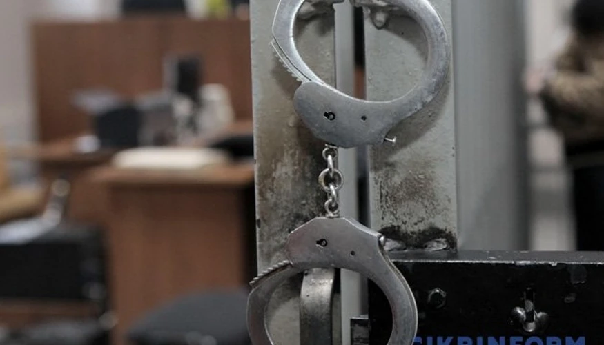 Заґратоване вікно будівлі прокуратури у Вроцлаві
