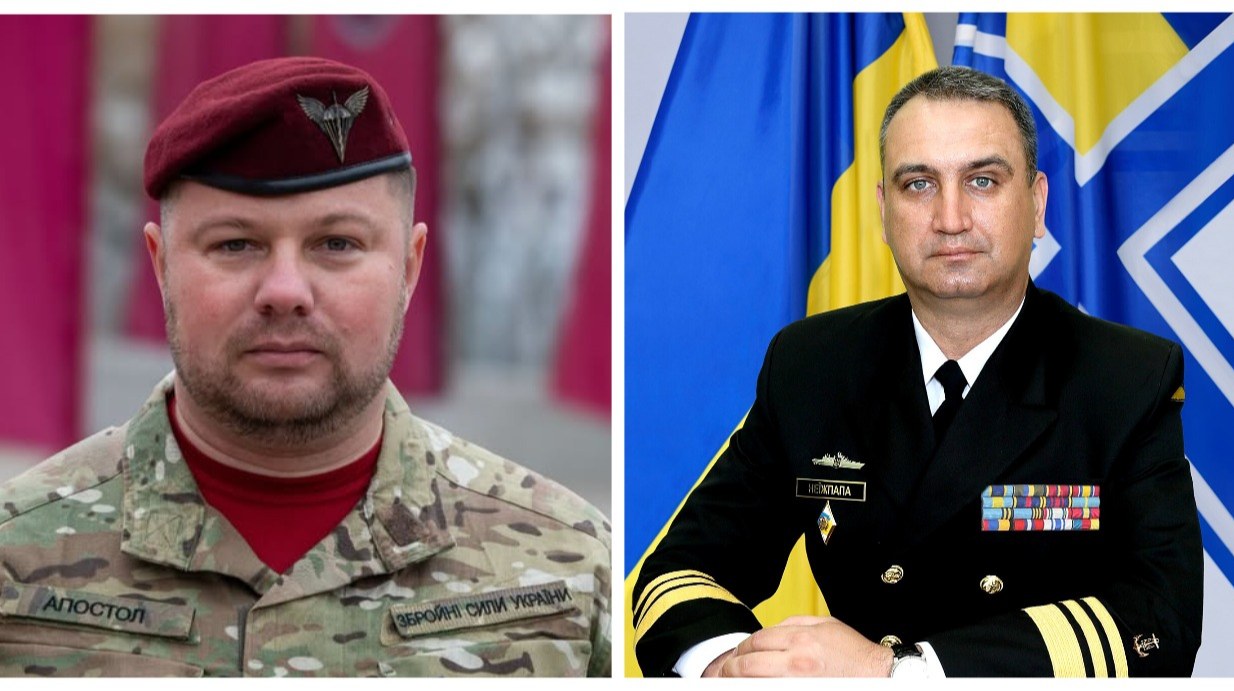 Командувач ВМС Олексій Неїжпапа та командувач ДШВ Олег Апостол, які виступили на підтримку головнокомандувача ЗСУ Олександра
