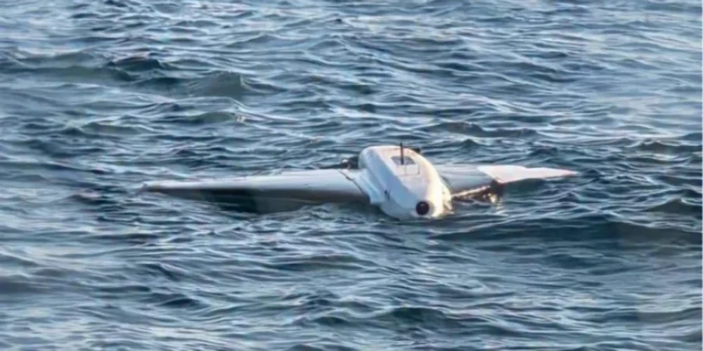 Румунські військові біля газового проєкту Neptun Deep у Чорному морі після контрольованого підриву двох дронів типу «Гербера»