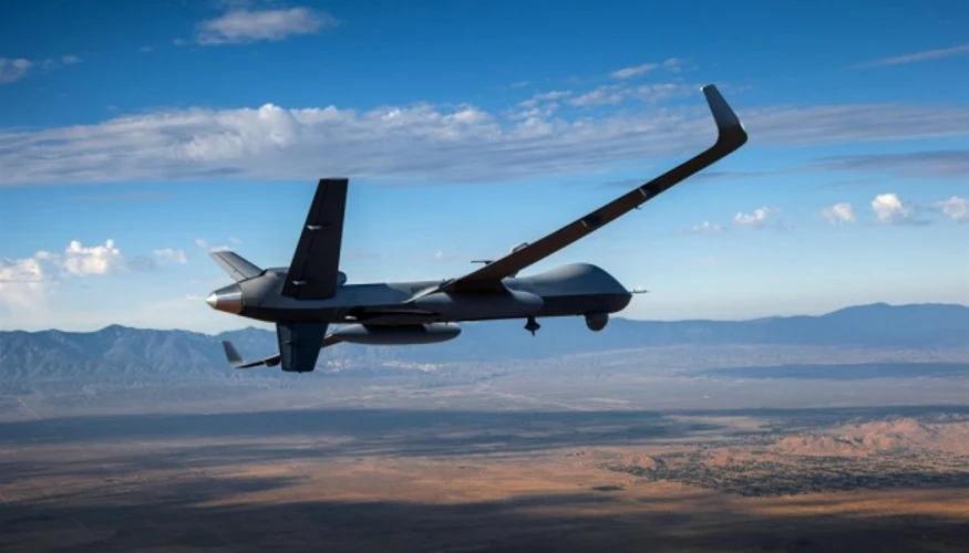 Безпілотник MQ-9 Reaper у польоті на тлі неба