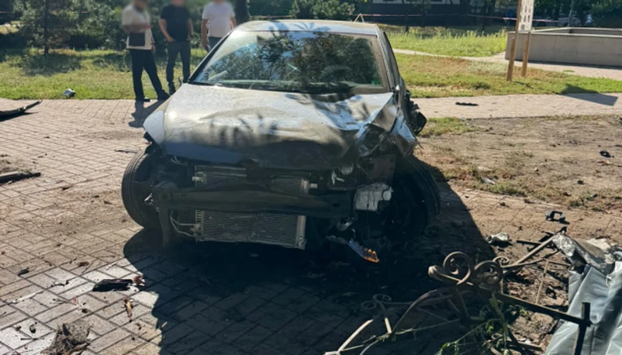 Місце ДТП у Солом'янському районі Києва, де Volkswagen Golf в'їхав у зупинку громадського транспорту