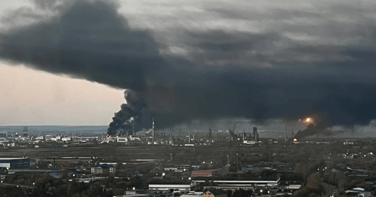 Пожежа та пошкодження трубопроводів і резервуарів на Пермському НПЗ після атаки безпілотників 25 вересня 2026 року